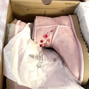 Women’s Uggs Mini Pink Suede Cherry Blossom Boots Size 7 Brand New with Box